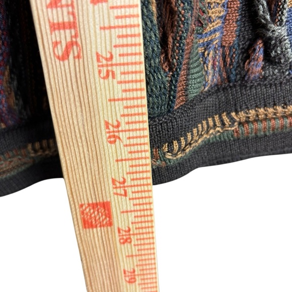 EUC Tundra Canada Men’s Coogi-style Multicolor 3D V-Neck Pullover Sweater Sz XL - Picture 6 of 13